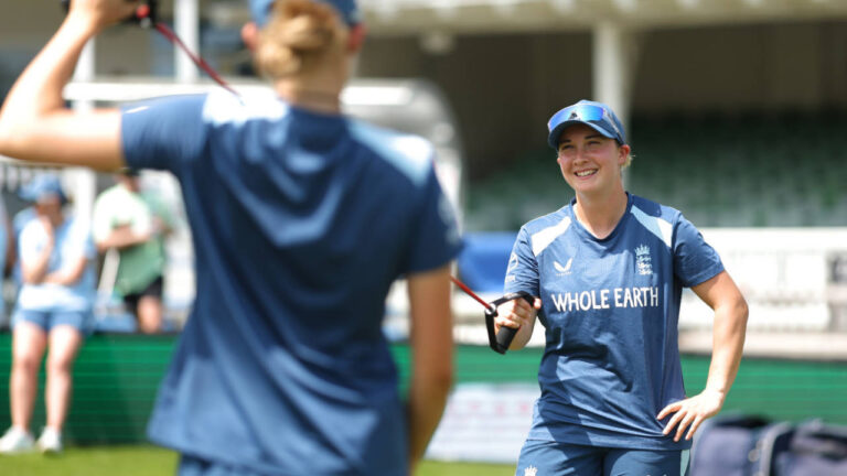 New Zealand Bat First in Crucial Second T20I Clash Against England